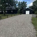 Lovely Spacious In Scenic Area *