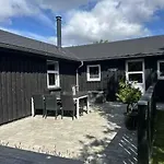 Дом отдыха Lovely Spacious In Scenic Area Logstor