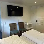 Lovely Spacious In Scenic Area *