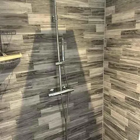 Lovely Spacious In Scenic Area