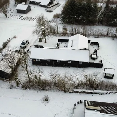 Lovely Spacious In Scenic Area