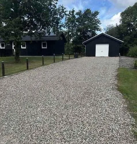 Lovely Spacious In Scenic Area *