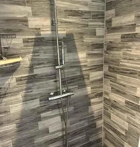 Lovely Spacious In Scenic Area