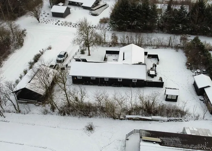 Lovely Spacious In Scenic Area